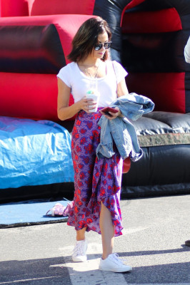 JENNA DEWAN at Farmer’s Market in Studio City 11/18/2018