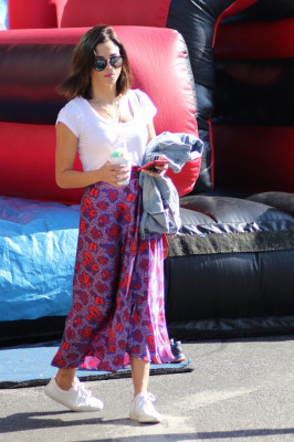 JENNA DEWAN at Farmer’s Market in Studio City 11/18/2018