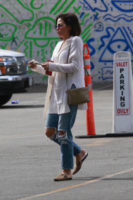 Jenna Dewan Tatum in Ripped Jeans out in Beverly Hills