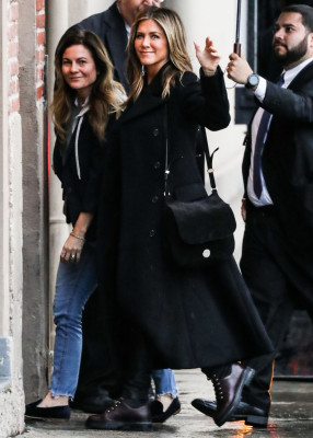 Jennifer Aniston – Arrives at “Jimmy Kimmel Live” in Los Angeles 12/05/2018