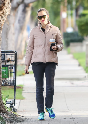 Jennifer Garner in Casual Outfit 01/08/2019