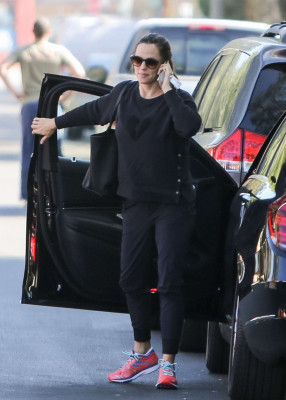 Jennifer Garner – Out and about in Los Angeles