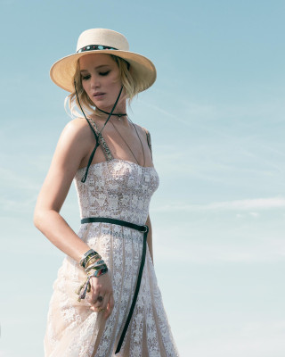 Jennifer Lawrence - Mujerhoy Magazine 2017