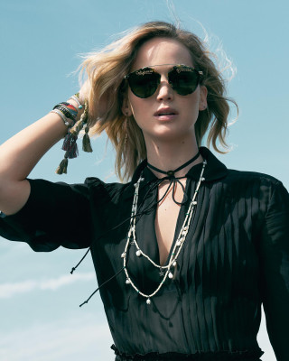 Jennifer Lawrence - Mujerhoy Magazine 2017