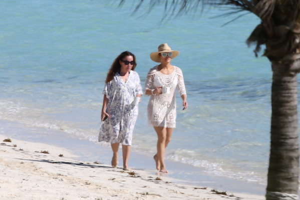 Jennifer Lopez - Turks and Caicos Islands 01/01/2021
