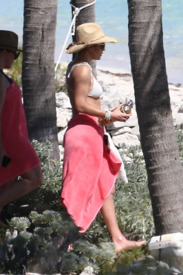 Jennifer Lopez - Turks and Caicos Islands 01/01/2021