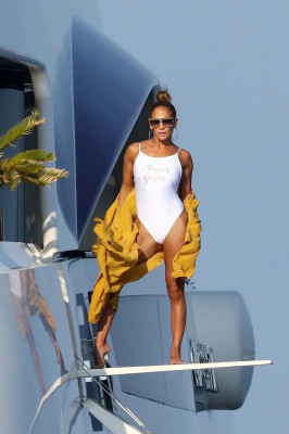 Jennifer Lopez - Saint-Tropez 09/03/2019