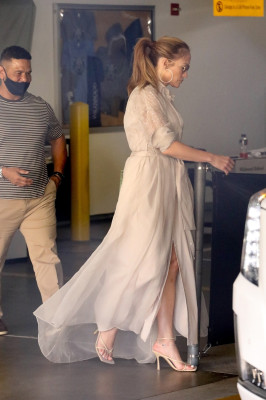 Jennifer Lopez - Windward School in Los Angeles 06/04/2021