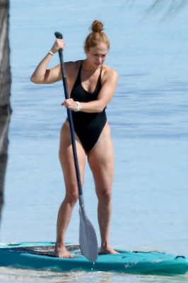 Jennifer Lopez - Turks and Caicos Islands, England // 06.01.2021