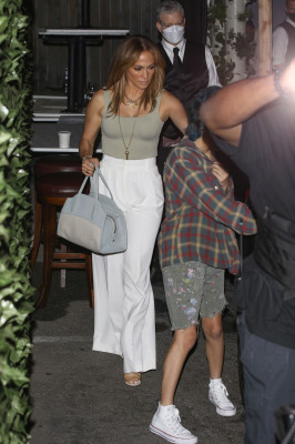 Jennifer Lopez - Craig&#039;s Restaurant in West Hollywood 08/11/2021