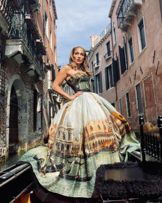 Jennifer Lopez - Dolce & Gabbana Photoshoot in Venice 09/11/2021