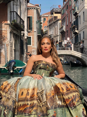 Jennifer Lopez - Dolce & Gabbana Photoshoot in Venice 09/11/2021