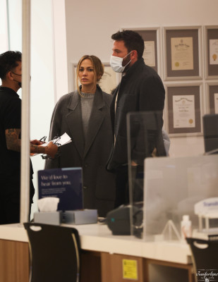 Jennifer Lopez - Lenscrafters in Westwood 12/11/2021