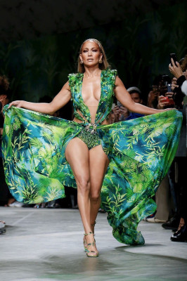 Jennifer Lopez - Versace Show at Milan Fashion Week 09/20/2019