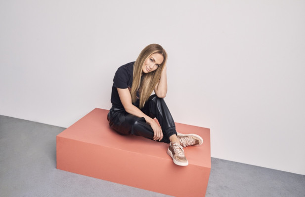 Jennifer Lopez - Coach CitySole (2020)