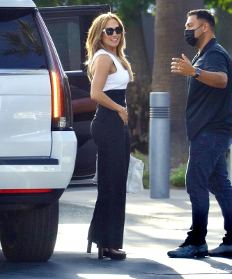 Jennifer Lopez - Van Nuys Airport in LA 07/22/2021