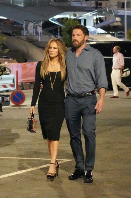Jennifer Lopez - L&#039;Opera Restaurant in Saint-Tropez 07/24/2021