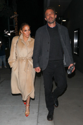 Jennifer Lopez - Spagos Restaurant in Beverly Hills 11/27/2021