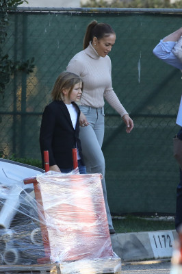 Jennifer Lopez - Pacific Palisades, Los Angeles 11/28/2021