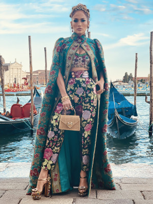 Jennifer Lopez - Dolce &amp; Gabbana Show in Venice 08/29/2021