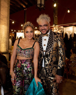 Jennifer Lopez - Dolce &amp; Gabbana Show in Venice 08/29/2021