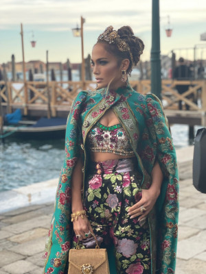 Jennifer Lopez - Dolce &amp; Gabbana Show in Venice 08/29/2021