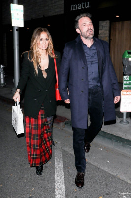 Jennifer Lopez - Matu Restaurant in Beverly Hills 01/30/2022
