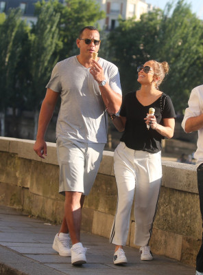 Jennifer Lopez and Alex Rodrigue at Berthillon on Île Saint-Louis in Paris