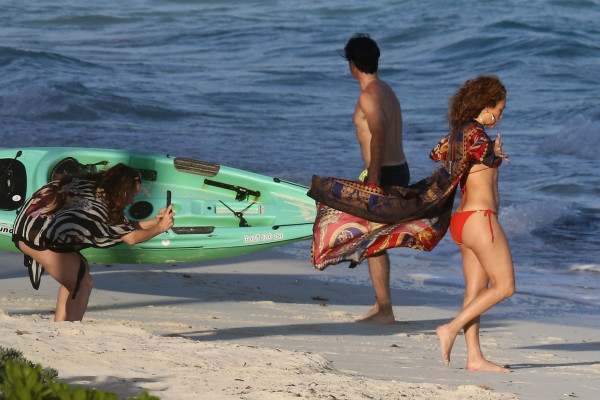 Jennifer Lopez - Turks and Caicos Islands, England // 02.01.2021