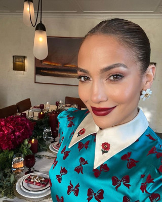 Jennifer Lopez - Christmas 12/25/2022