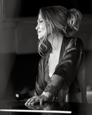 Jennifer Lopez for Intimissimi backstage 