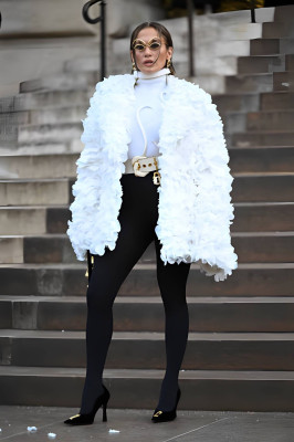 Jennifer Lopez – Schiaparelli SS2024 Show at Paris Fashion Week