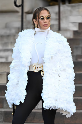 Jennifer Lopez – Schiaparelli SS2024 Show at Paris Fashion Week