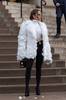 Jennifer Lopez – Schiaparelli SS2024 Show at Paris Fashion Week