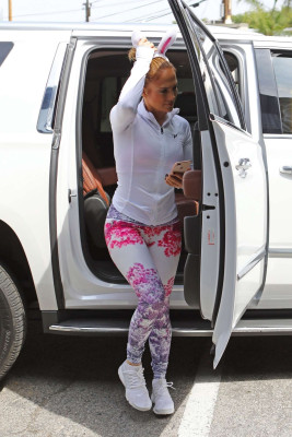 Jennifer Lopez in Leggings – Heads to the gym in Beverly Hills