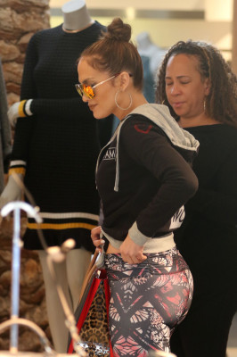 Jennifer Lopez in Spandex – Shopping in Beverly Hills