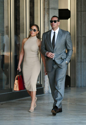 Jennifer Lopez – Shopping for Jewelry in Miami