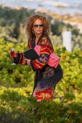 Jennifer Lopez - Turks and Caicos Islands, England // 02.01.2021