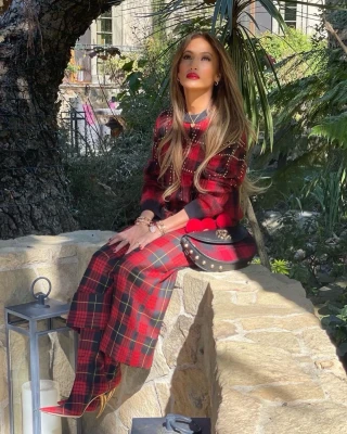 Jennifer Lopez 01/27/2022