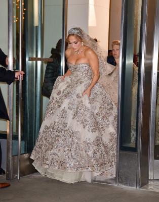 Jennifer Lopez - &#039;Marry Me&#039; On Set in New York 10/17/2019