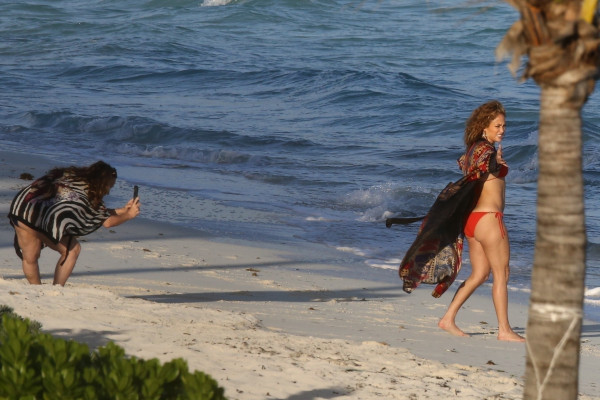 Jennifer Lopez - Turks and Caicos Islands, England // 02.01.2021