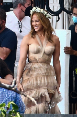 Jennifer Lopez - «Shotgun Wedding» On The Set | 03.18.2021