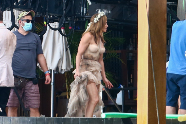 Jennifer Lopez - «Shotgun Wedding» On The Set | 03.18.2021