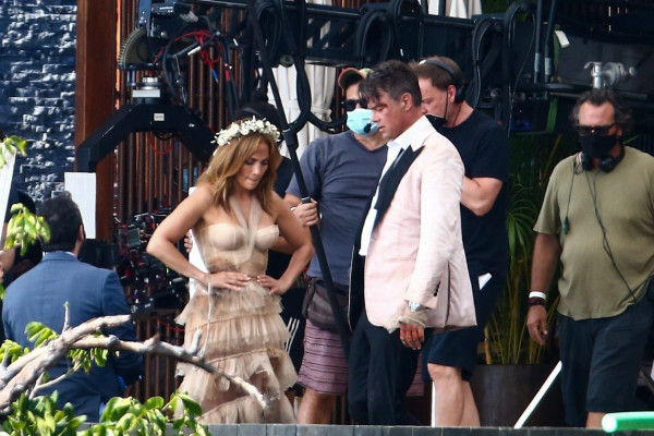 Jennifer Lopez - «Shotgun Wedding» On The Set | 03.18.2021
