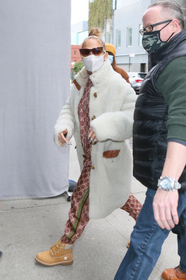 Jennifer Lopez is seen heading into the studio, New York | 30.12.2020