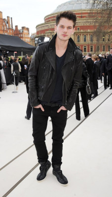 Jeremy Irvine pic #750589