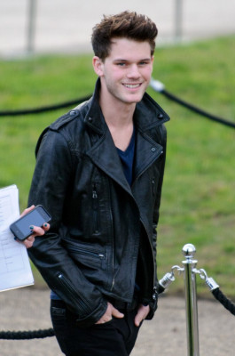 Jeremy Irvine pic #749907