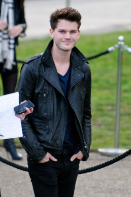 Jeremy Irvine pic #749908