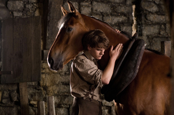 Jeremy Irvine pic #742540
