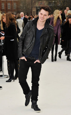 Jeremy Irvine pic #751276